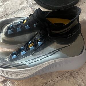 Never worn w/o tag Nike Men's Zoom Fly Black and Silver and Black  running shoes
